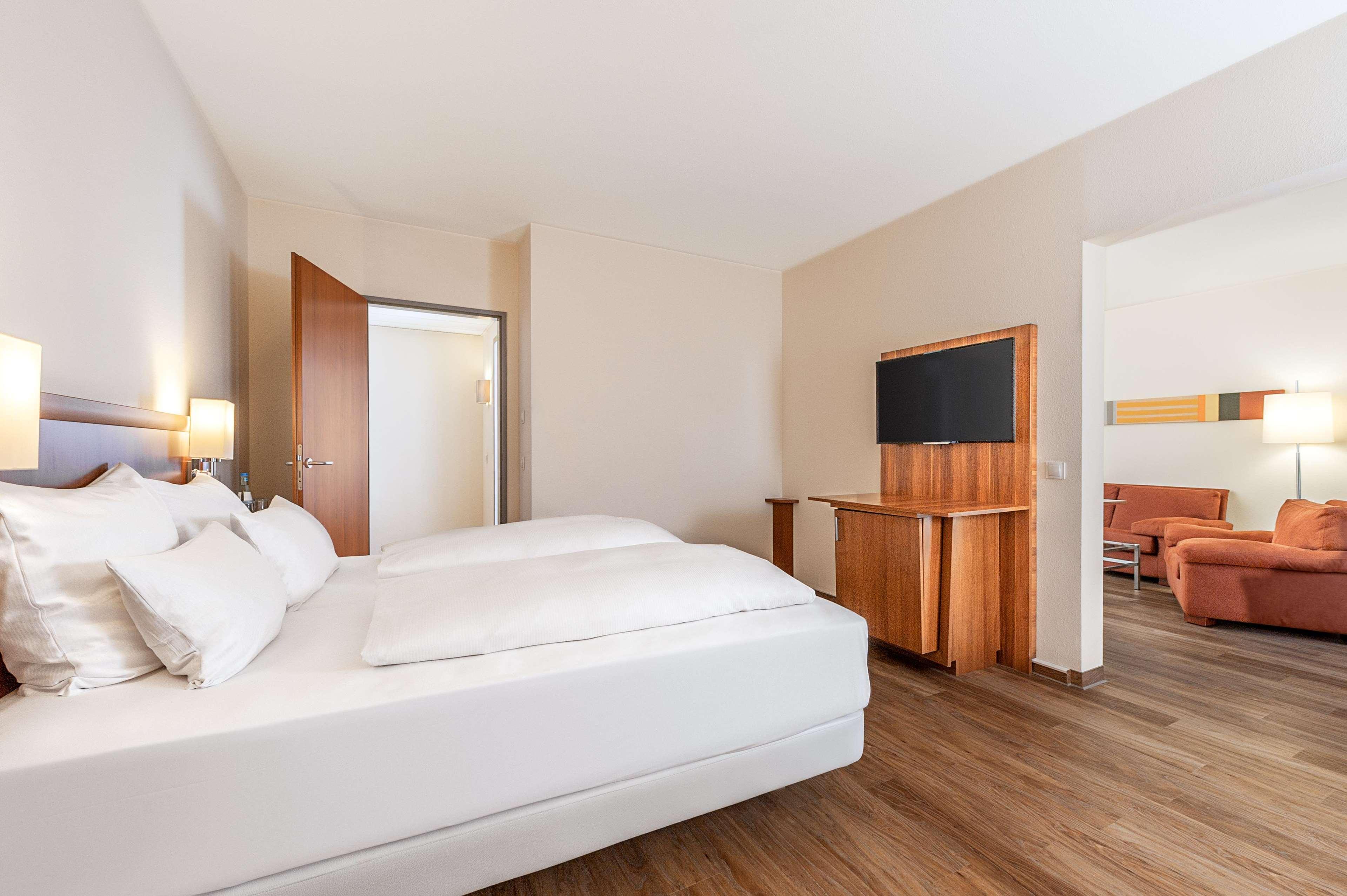 Hotel Nh Muenchen Ost Conference Center Aschheim Esterno foto