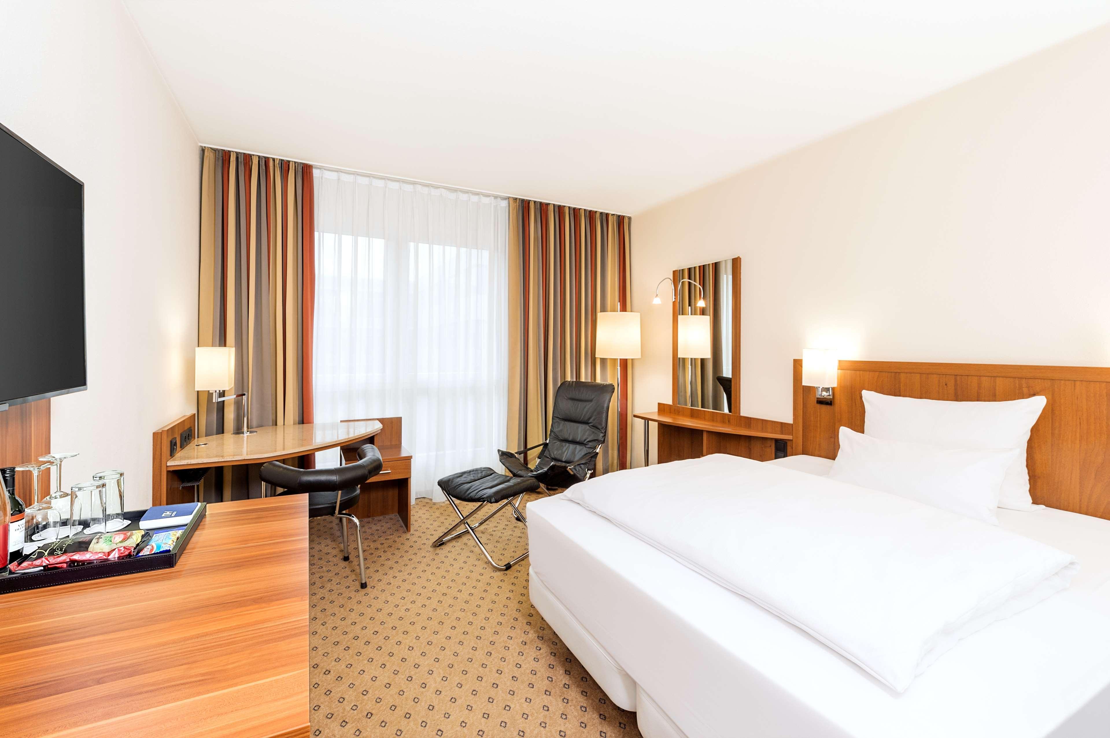 Hotel Nh Muenchen Ost Conference Center Aschheim Esterno foto