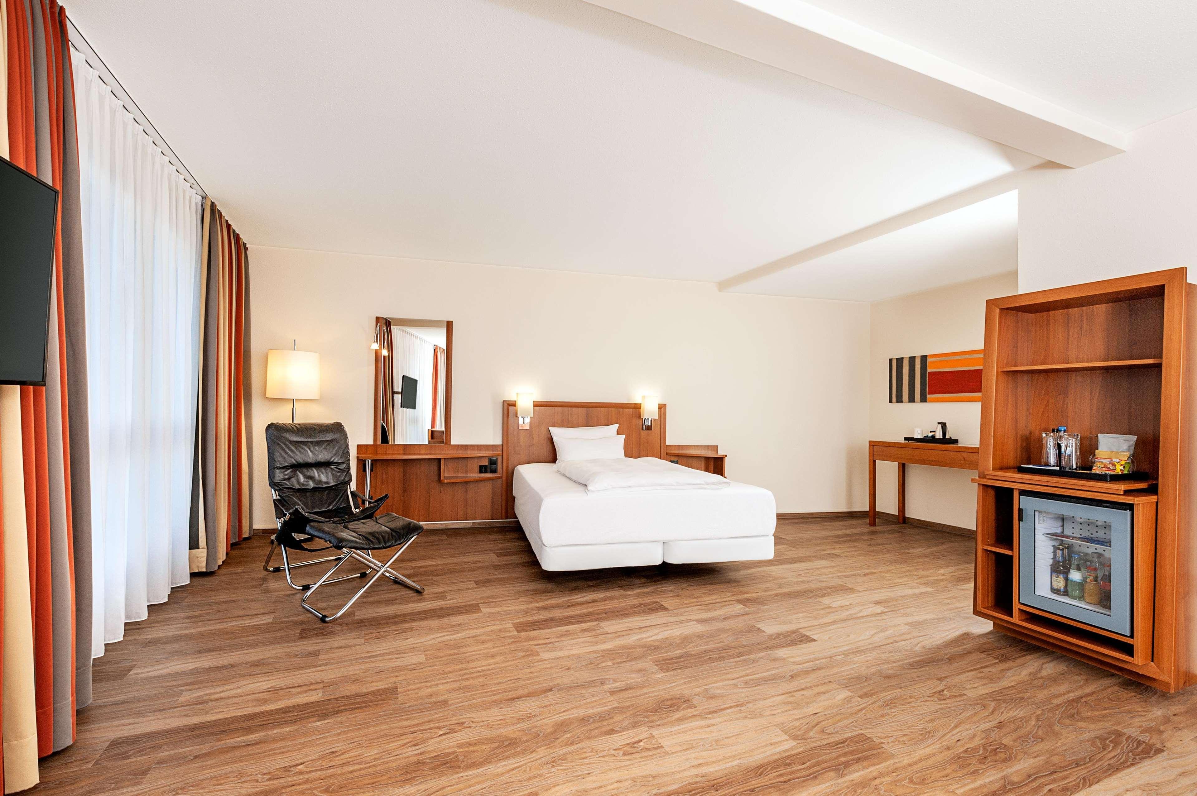 Hotel Nh Muenchen Ost Conference Center Aschheim Esterno foto