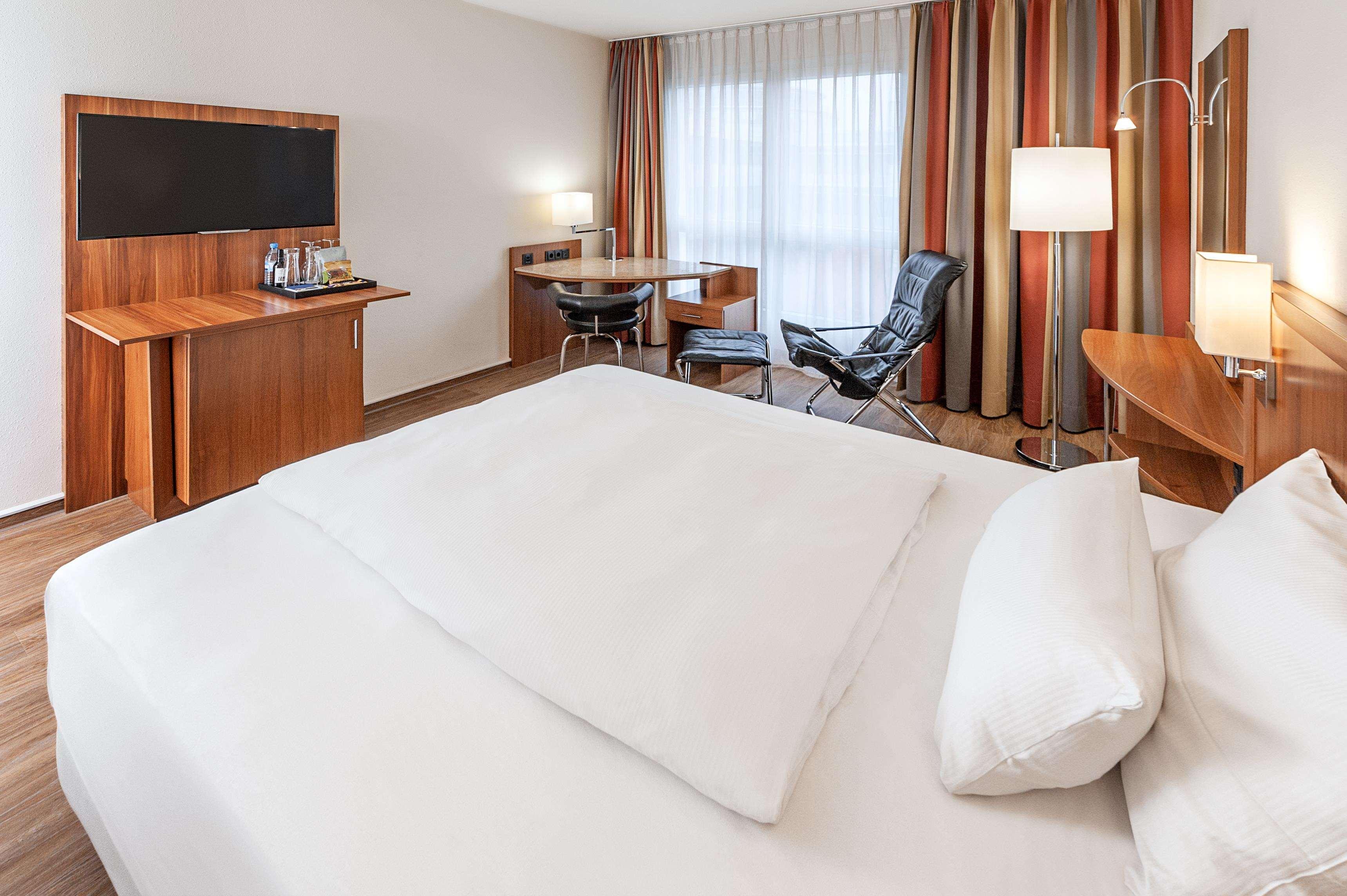 Hotel Nh Muenchen Ost Conference Center Aschheim Esterno foto