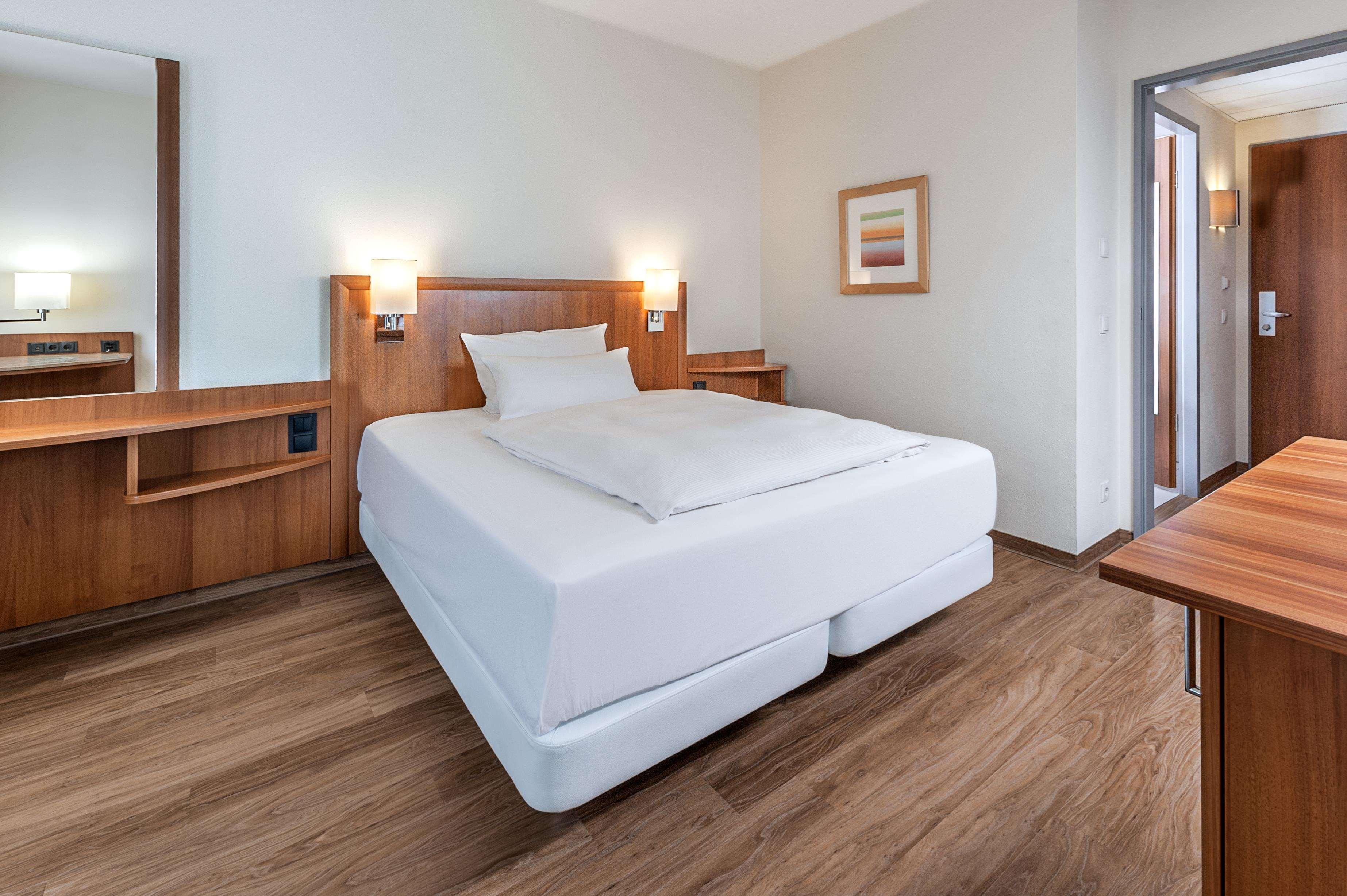 Hotel Nh Muenchen Ost Conference Center Aschheim Esterno foto
