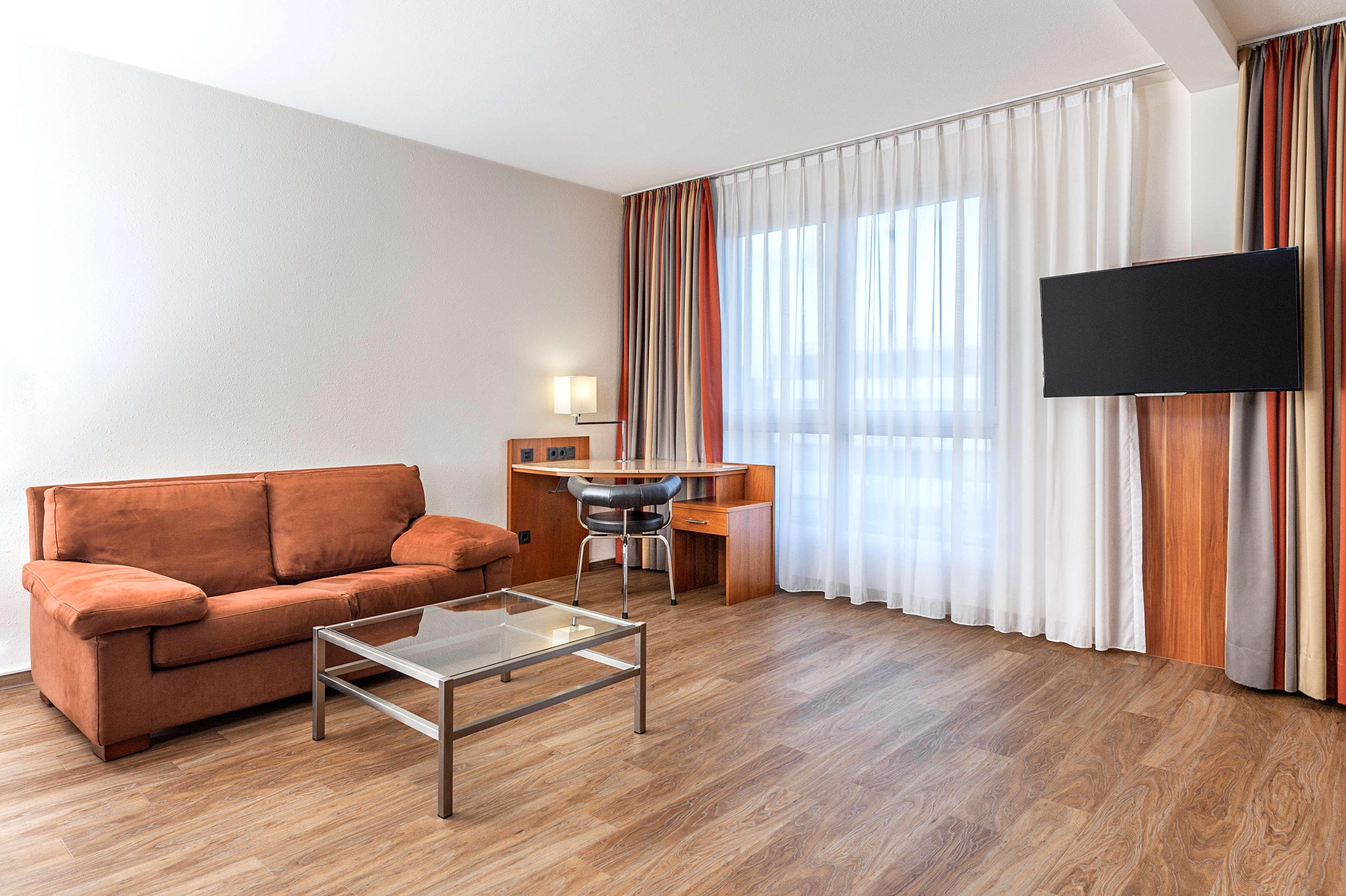 Hotel Nh Muenchen Ost Conference Center Aschheim Esterno foto