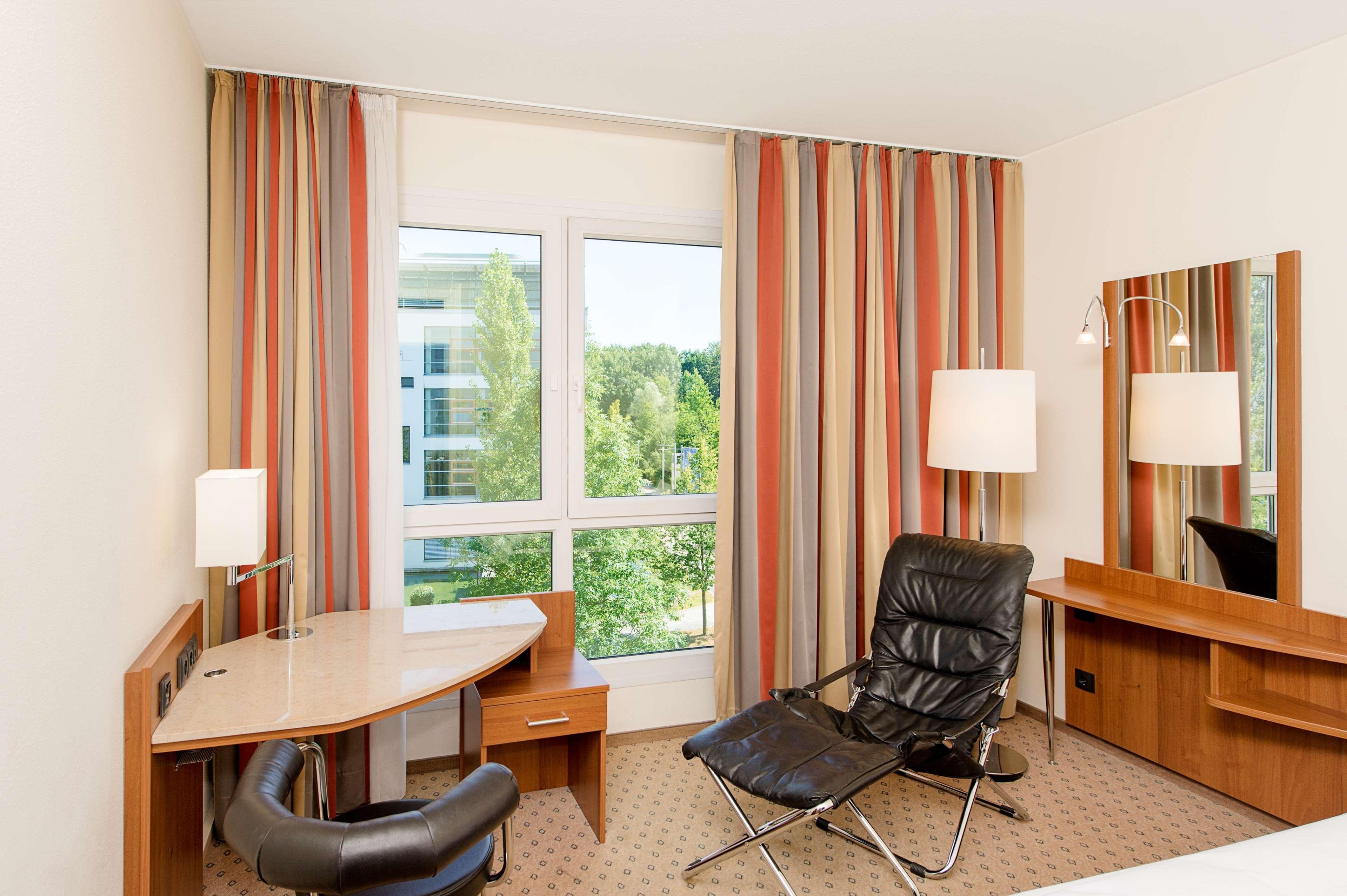 Hotel Nh Muenchen Ost Conference Center Aschheim Esterno foto