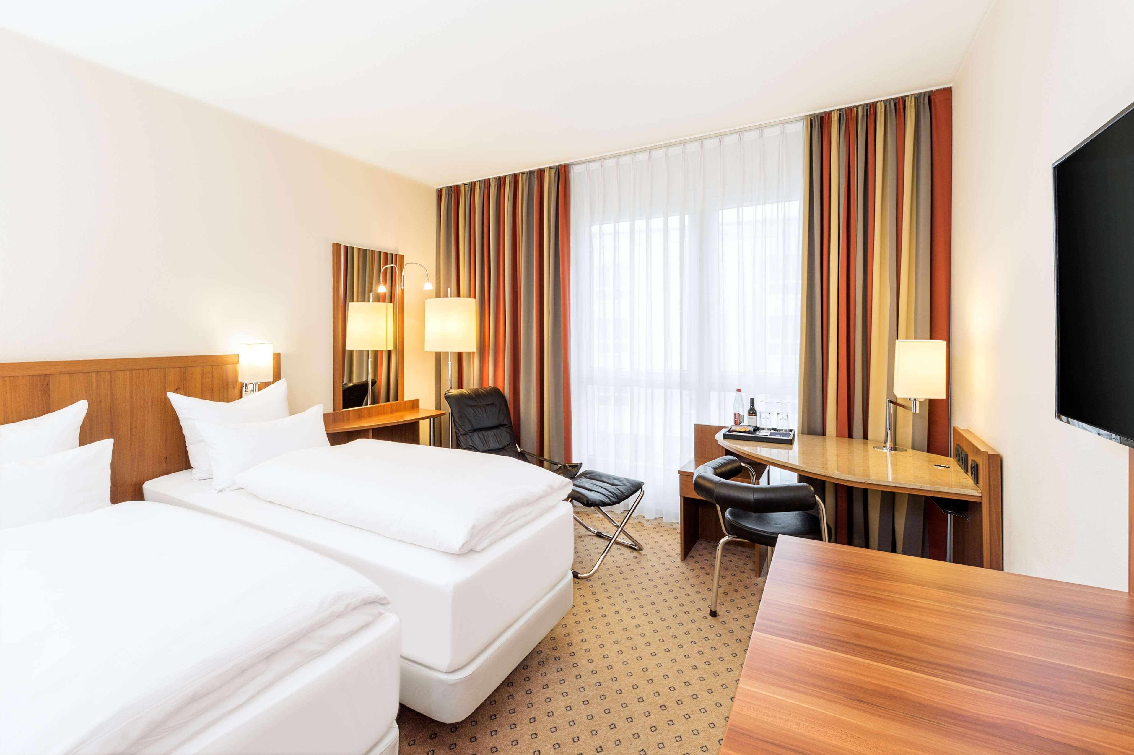 Hotel Nh Muenchen Ost Conference Center Aschheim Esterno foto